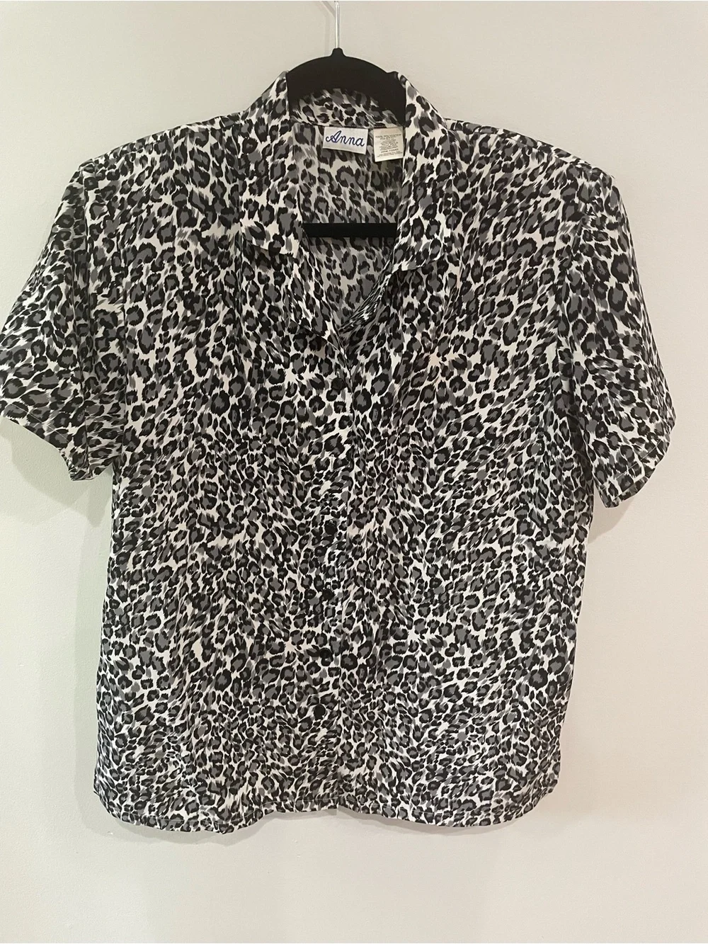 Anna leopard print shirt sleeve shirt size large Women’s Blouse Short Sleeve